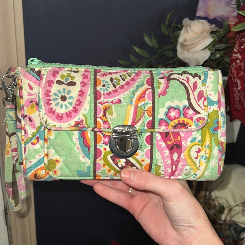 Vera Bradley pushlock Wallet